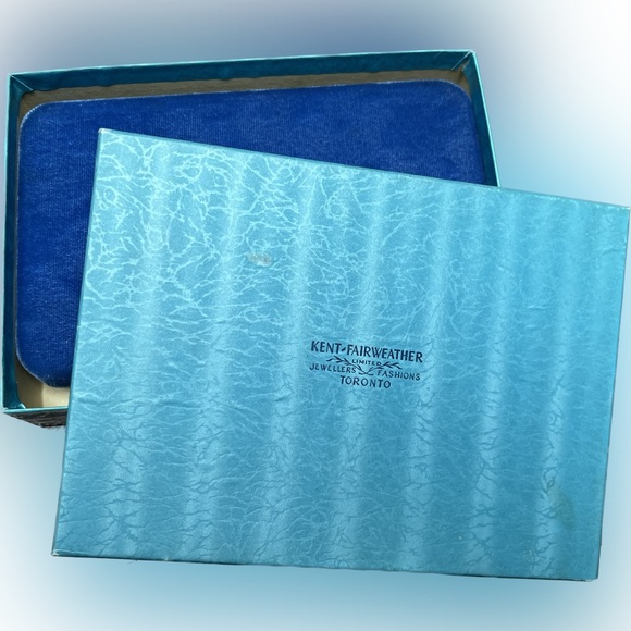 KENT-FAIRWEATHER Jewellers Fashions Toronto - Vintage Gold-tone Manicure Set - Picture 2 of 3